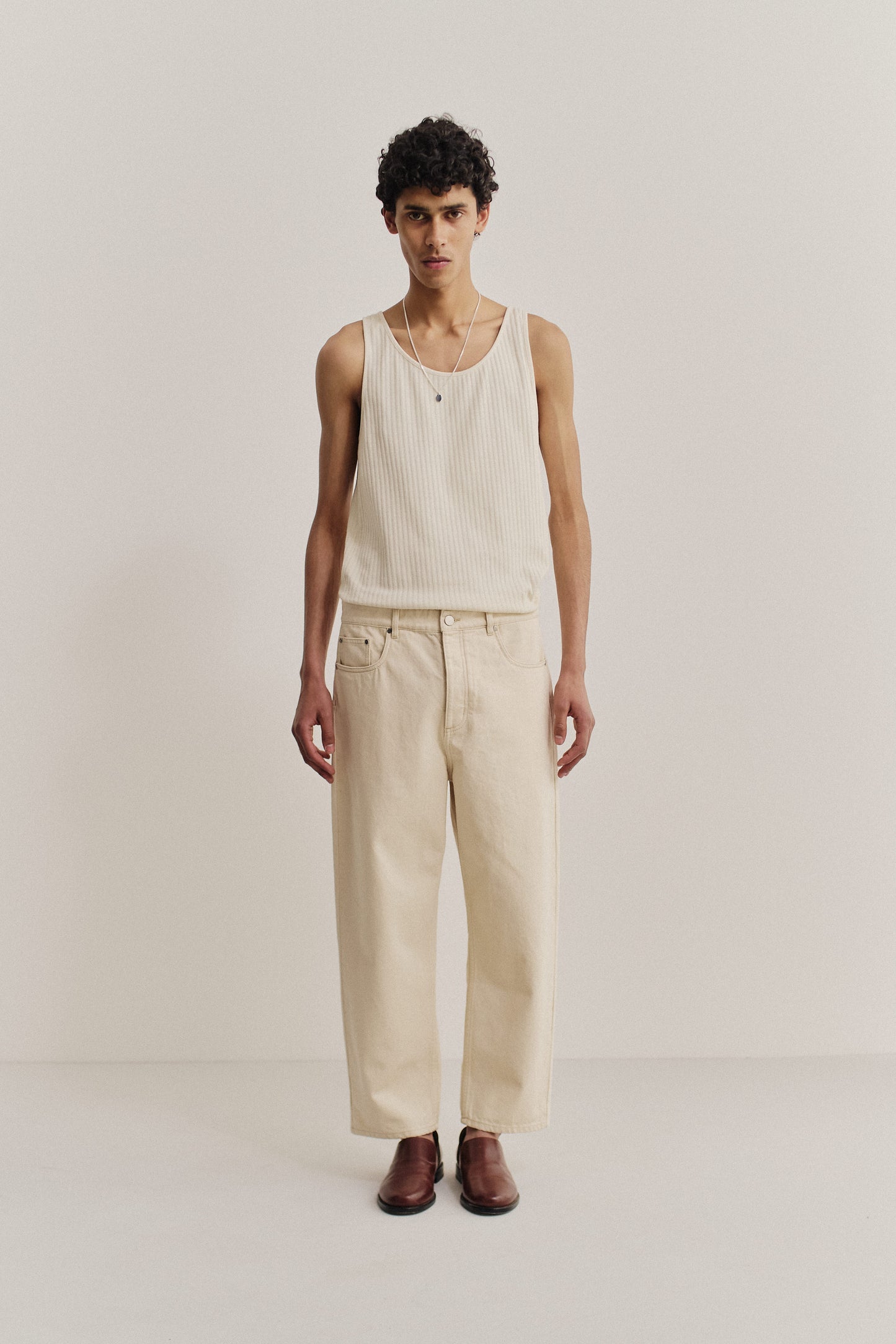 Men's long-pants, organic cotton raw denim, pre-washed off-white Terek Jeans with a loose fit and tapered leg.