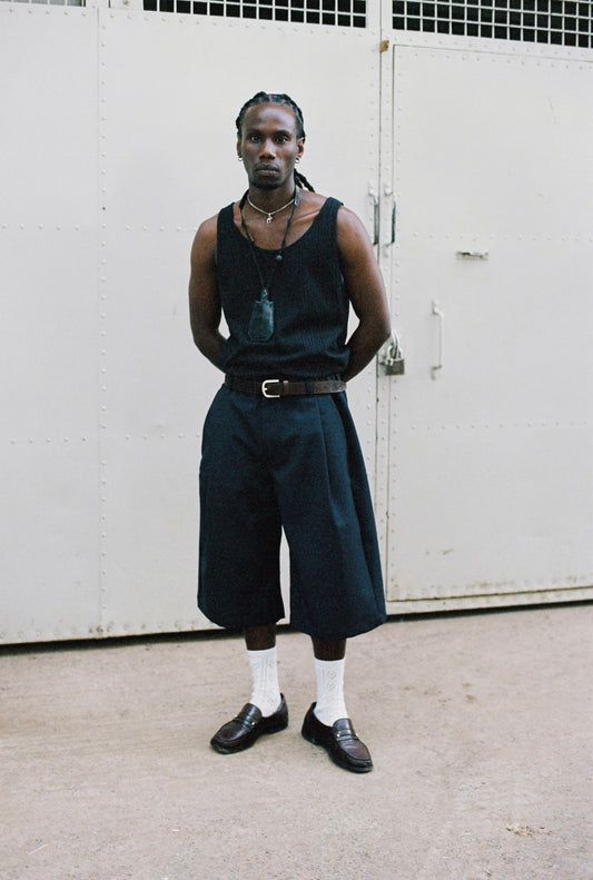 Men's tailoring shorts, 100% virgin wool, dark navy, relaxed fit, wide leg, knee-length.