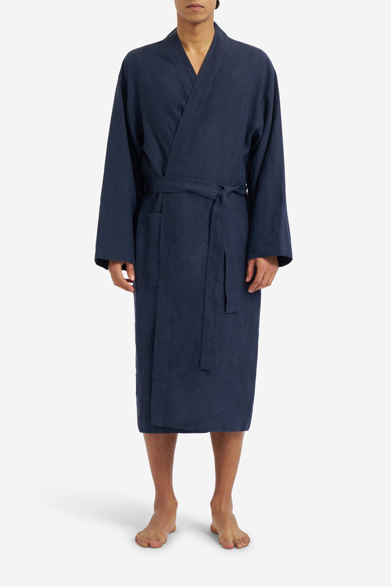 Men's outerwear bathrobe, 100% Belgian linen, navy, kimono-inspired with patch pockets and belt.