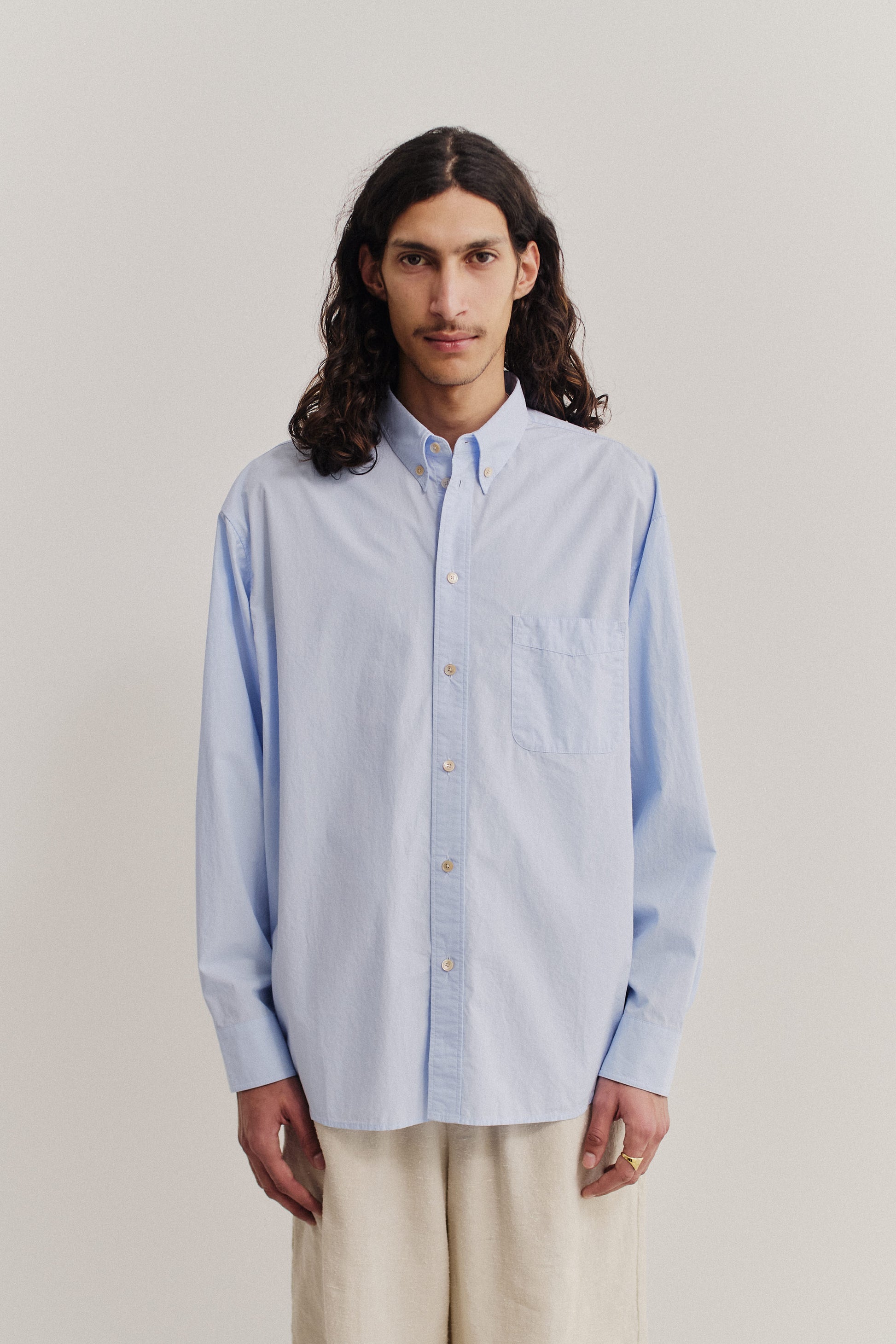 Men's long-sleeved shirt, organic cotton, garment washed, light blue, oversized fit with patch pocket.