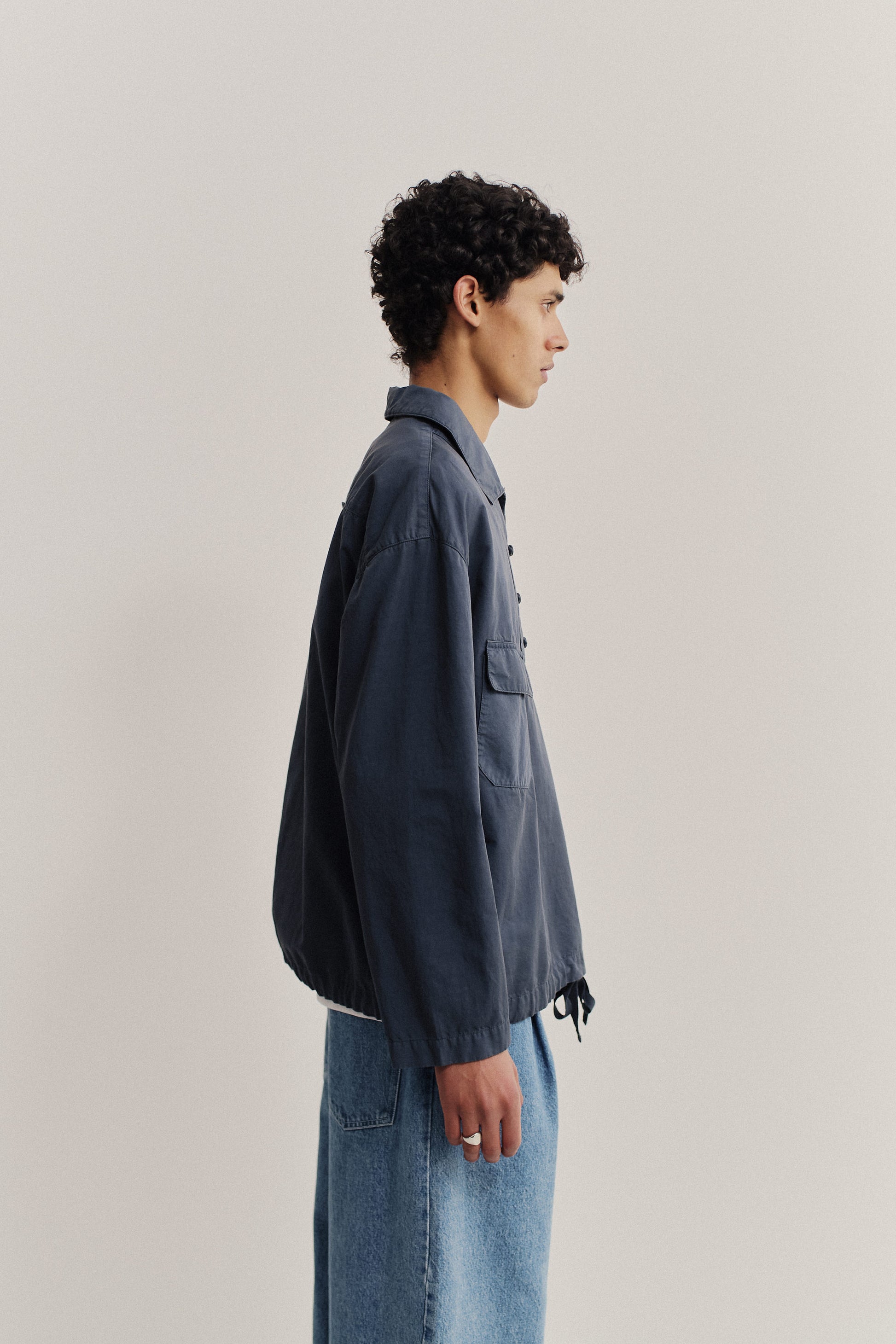 Men's outerwear, long-sleeved shirt jacket, cotton-linen blend, garment dyed navy, with patch pockets and adjustable hem.