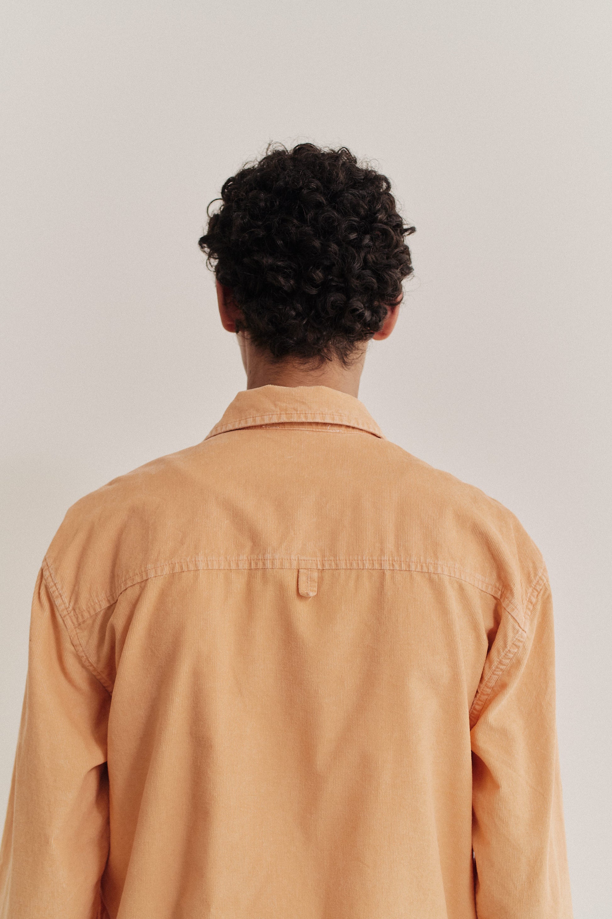 Men's long-sleeved overshirt, 100% cotton light corduroy, garment washed peach, oversized fit.
