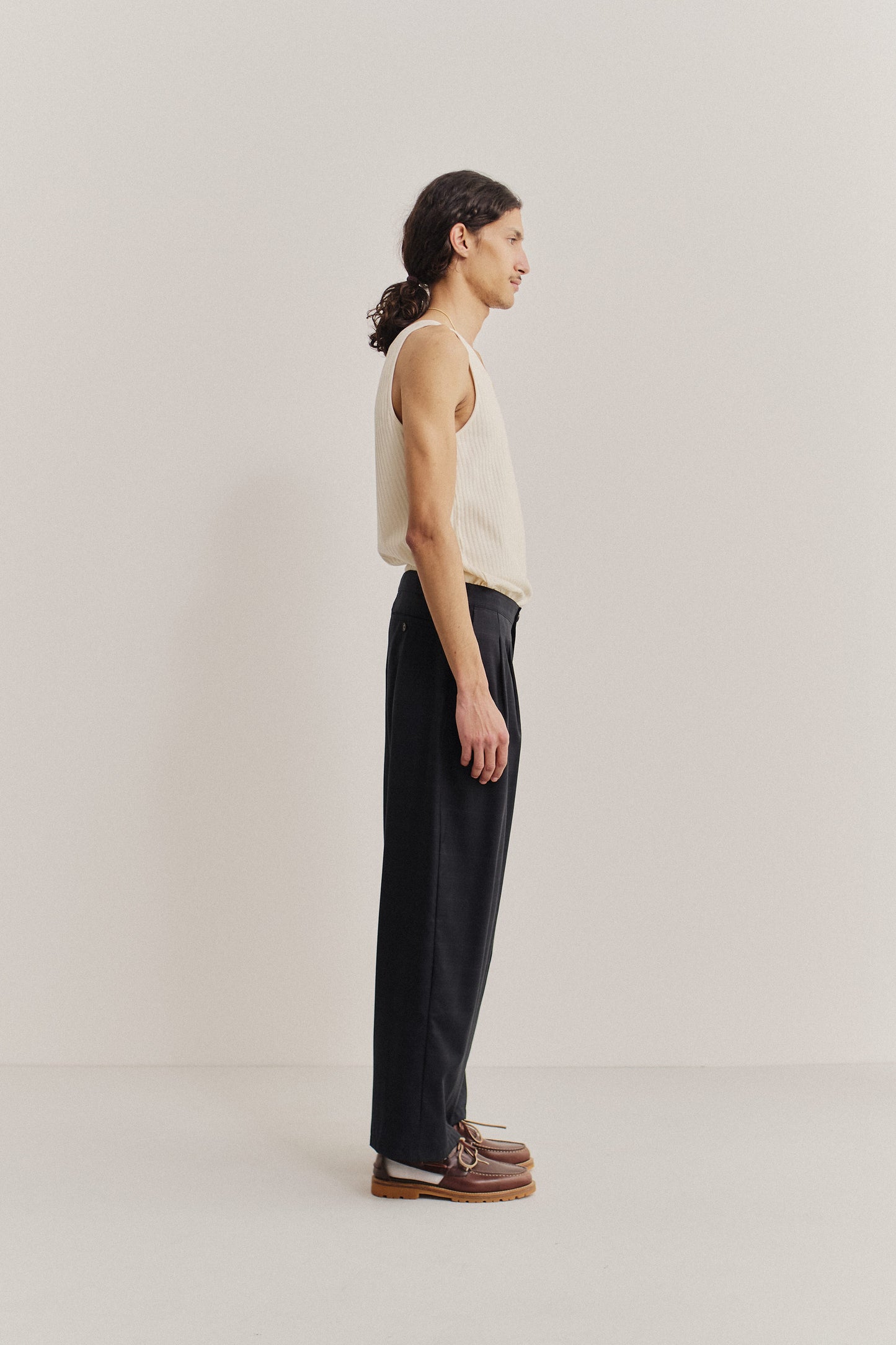 Men's long pants, virgin wool with subtle checkered pattern, navy, relaxed fit, double side pleats.