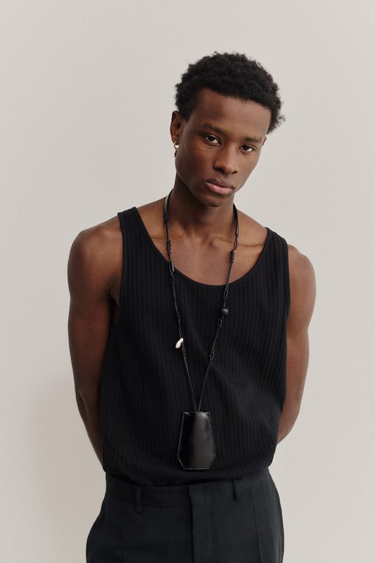 Men's accessories, Shanga Keychain, black LWG-certified calf leather, long macramé strap with wooden and ceramic beads.