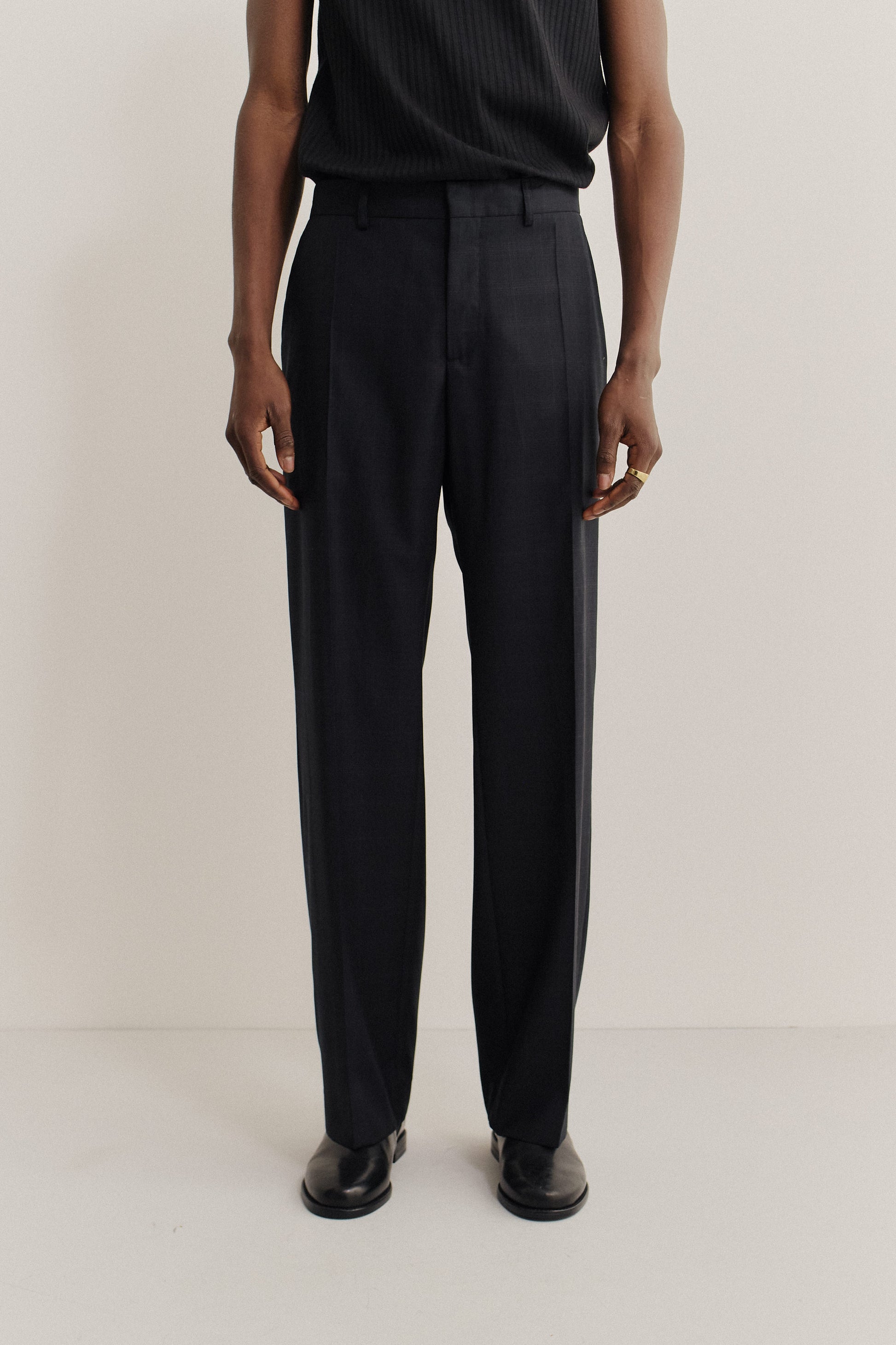 Men's pants, long-pants, 100% virgin wool, subtle checkered pattern, black.
