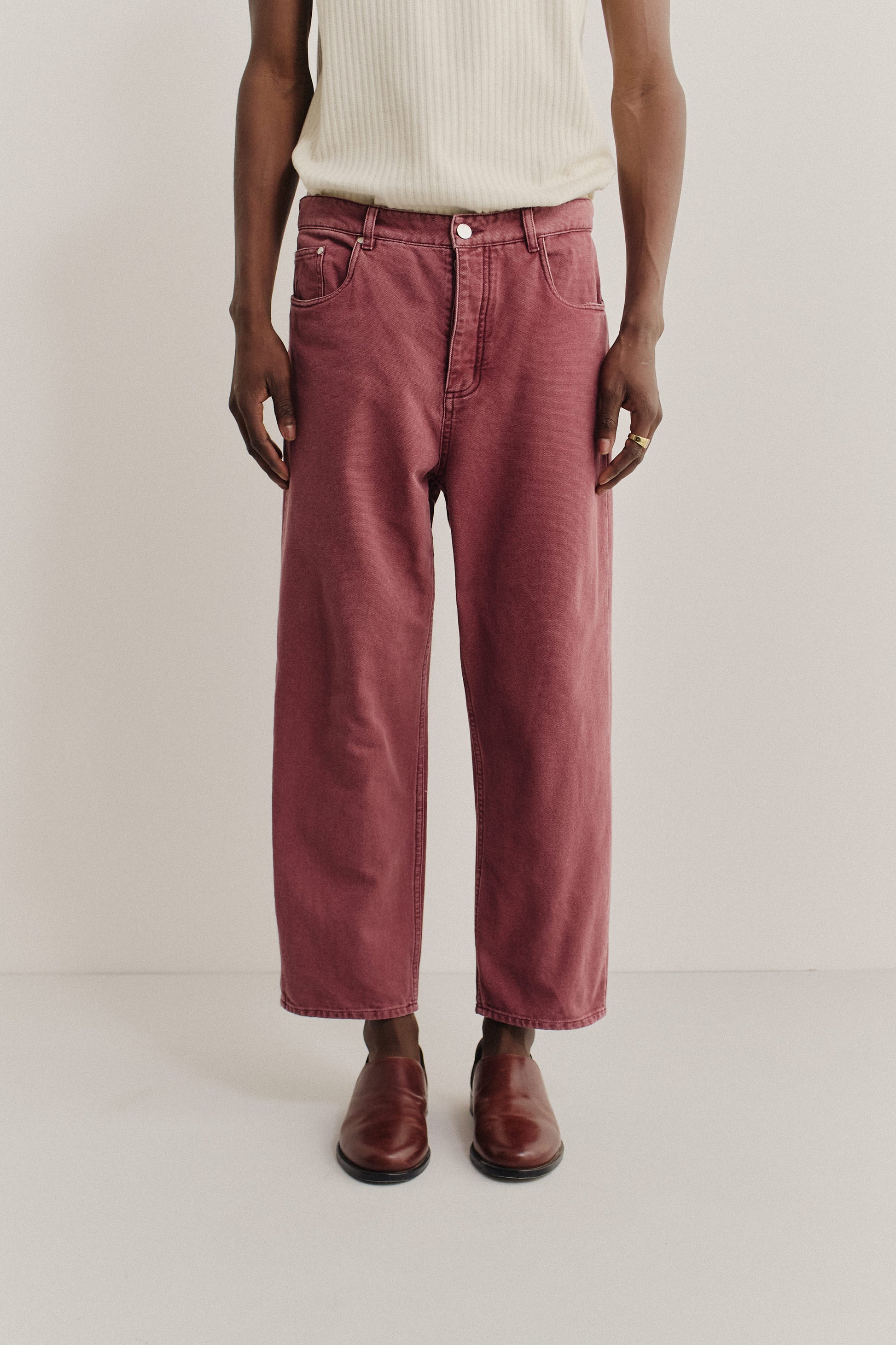 Men's long-pants, organic cotton, stone washed, red Terek Jeans with a loose fit and cropped length.