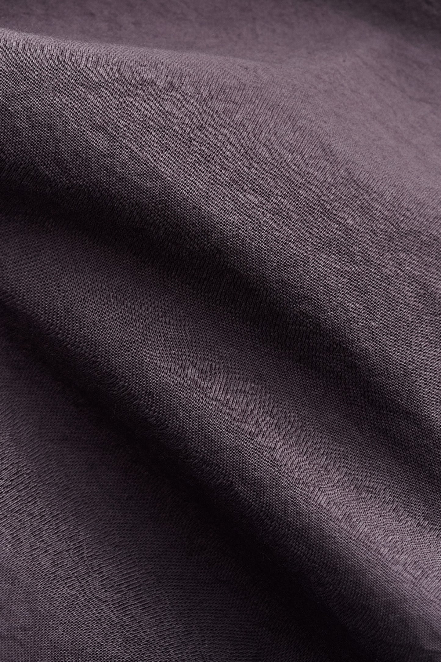 Men's long-sleeved shirt, 100% cotton, smooth yet subtly grainy surface, dark purple.