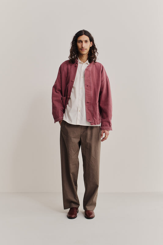 Men's short-sleeved shirt, 100% cotton, off-white with burgundy pinstripes, boxy fit.