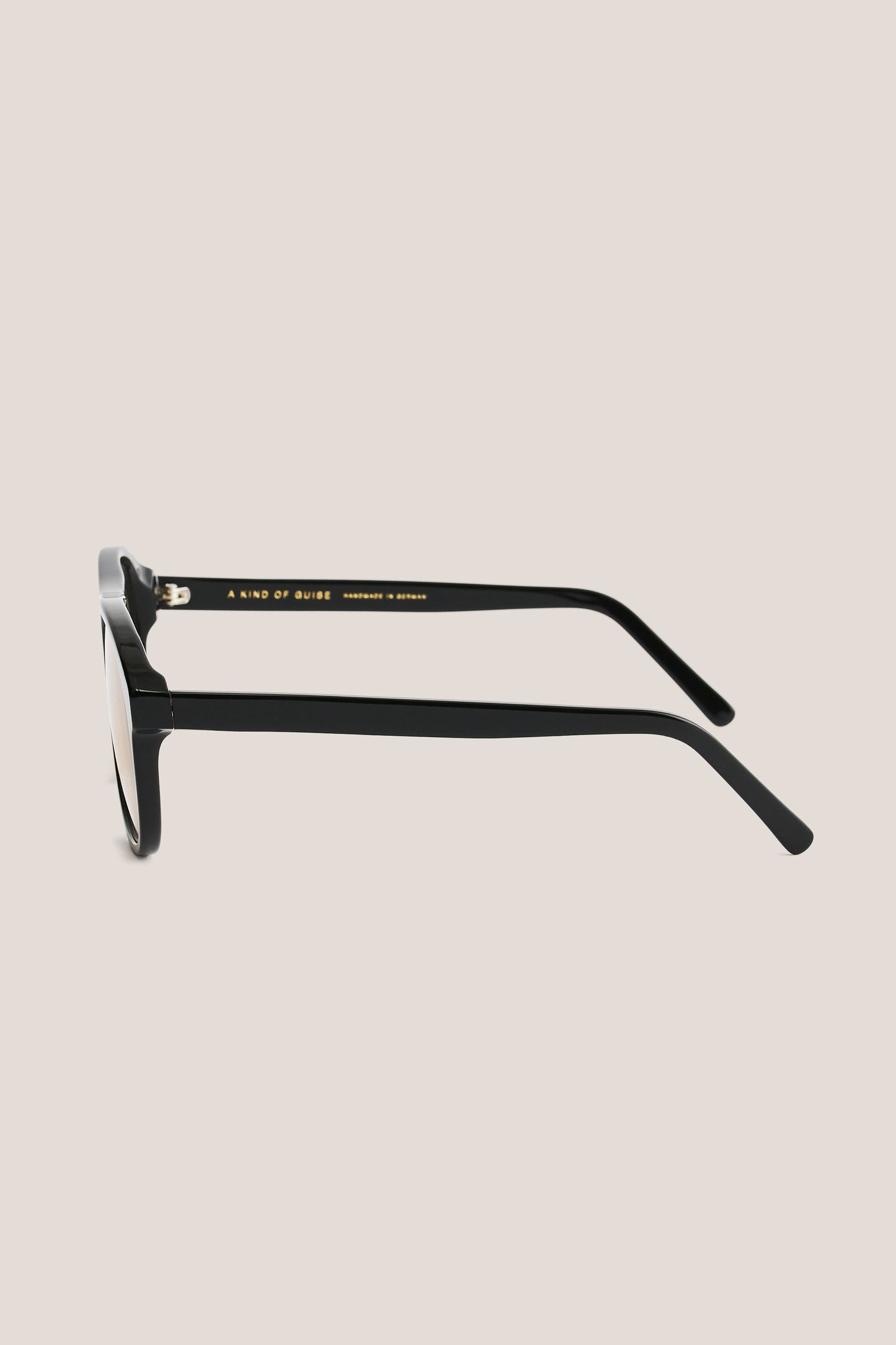 Unisex accessories sunglasses, black acetate aviator-shaped frames with rounded edges and Carl Zeiss® lenses.