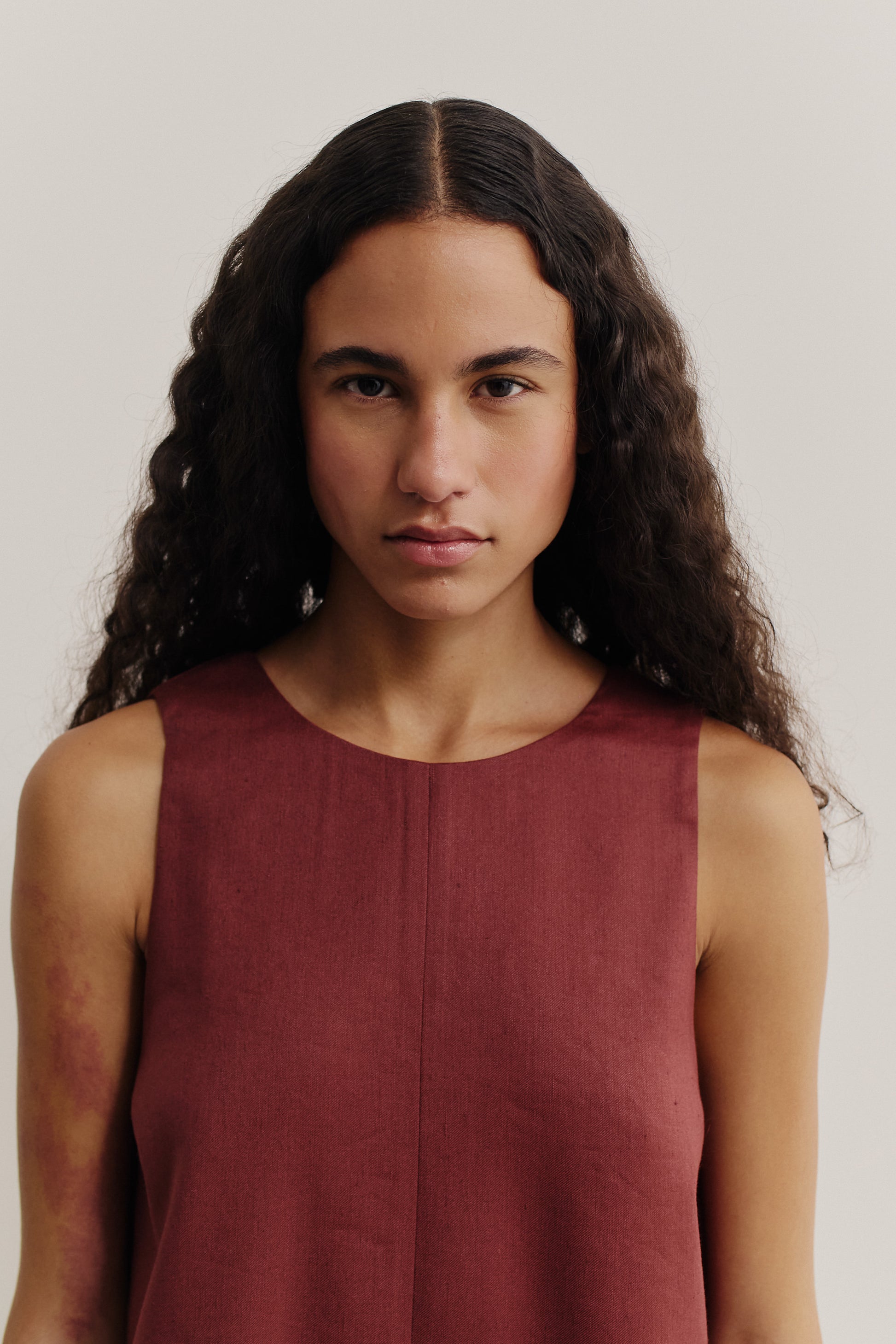 Women's dress, Diani Dress, linen-virgin wool-mohair blend, prunelle weave, reddish-brown, round neckline.