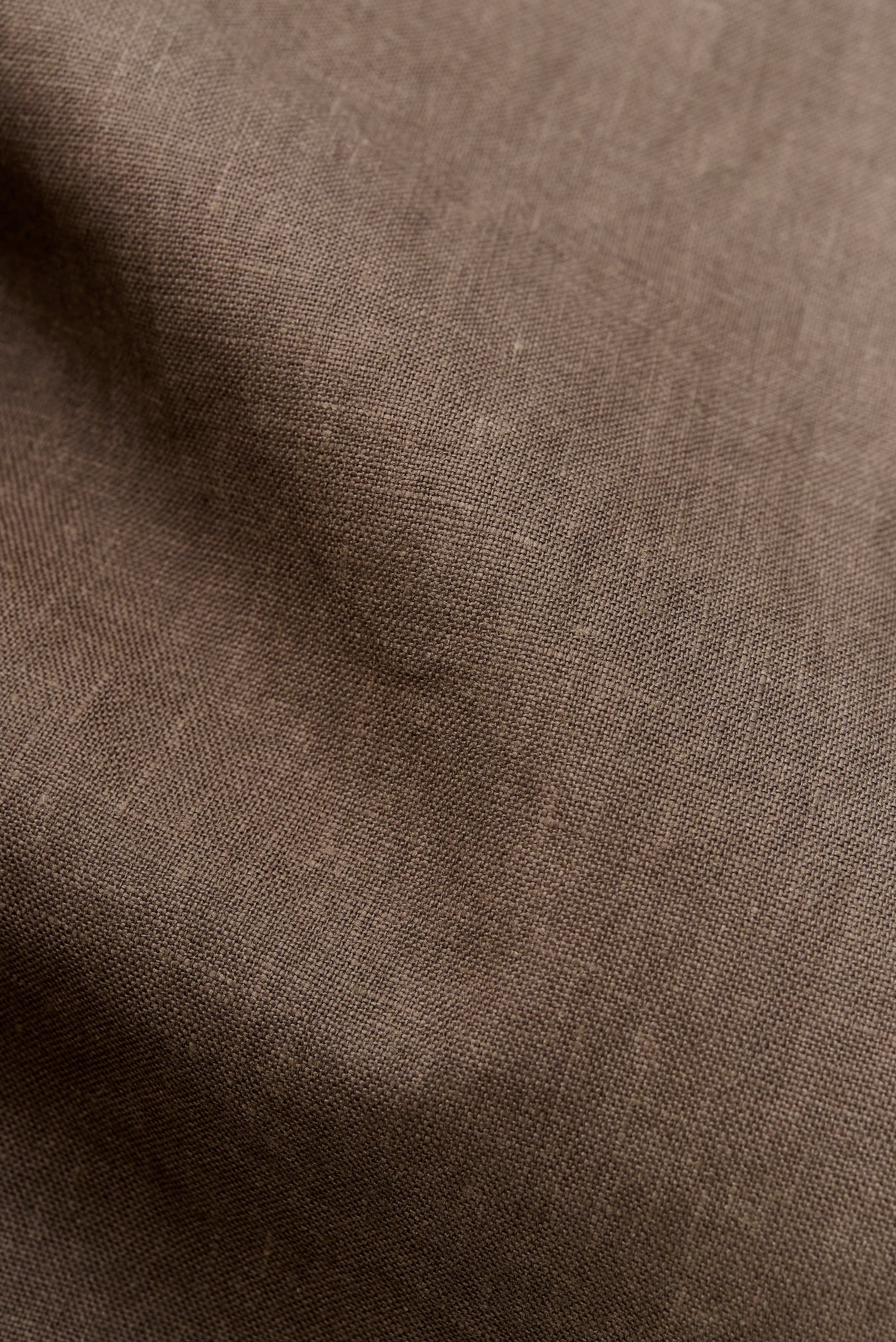 Men's outerwear jacket, 100% linen, natural brown, with a subtly crushed surface.
