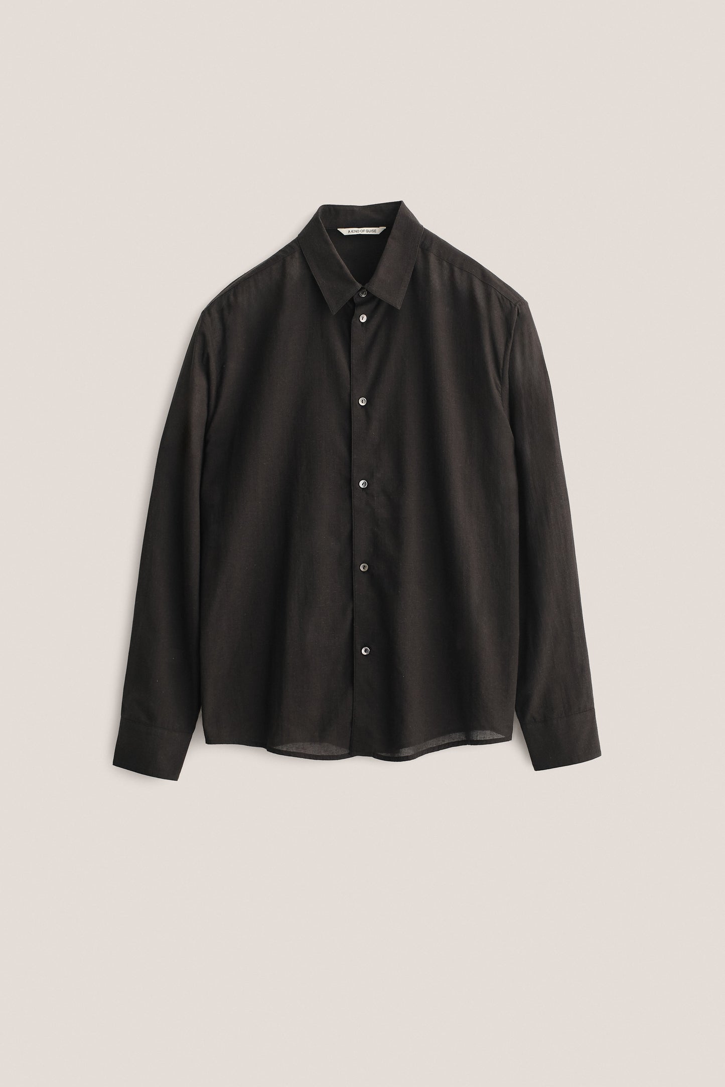 Men's long-sleeved shirt, cotton-silk blend, melanged appearance, dark brown, with mother-of-pearl buttons.