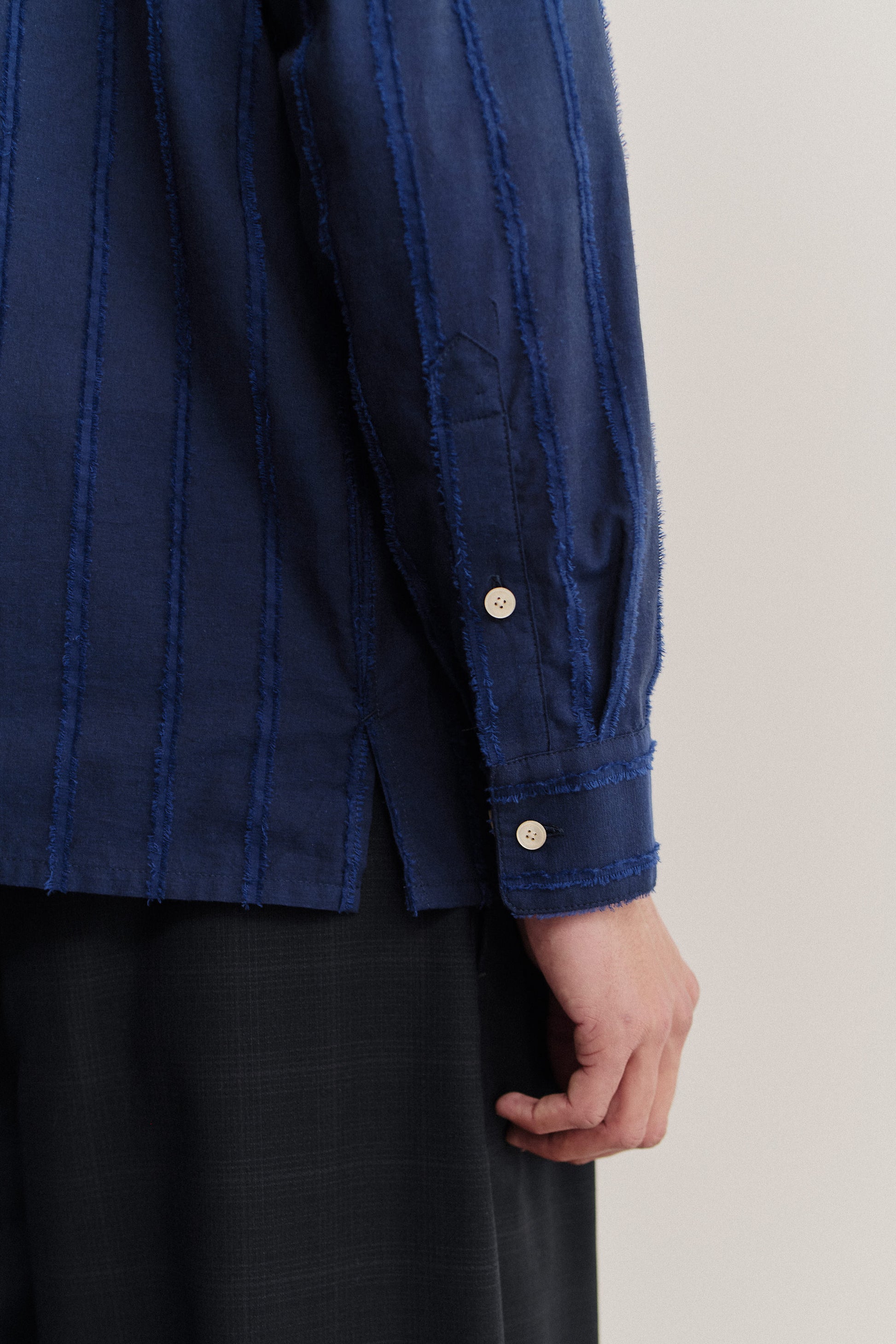 Men's long-sleeved shirt, organic cotton, frayed stripes, navy.
