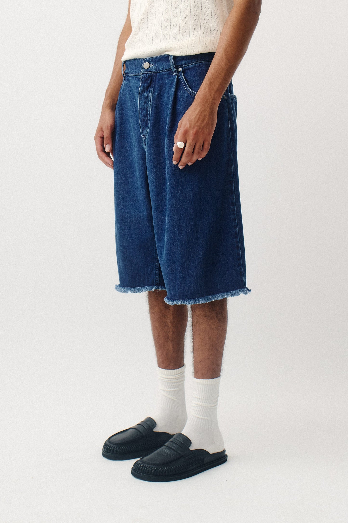 Duma Pleated Shorts Bleached Denim