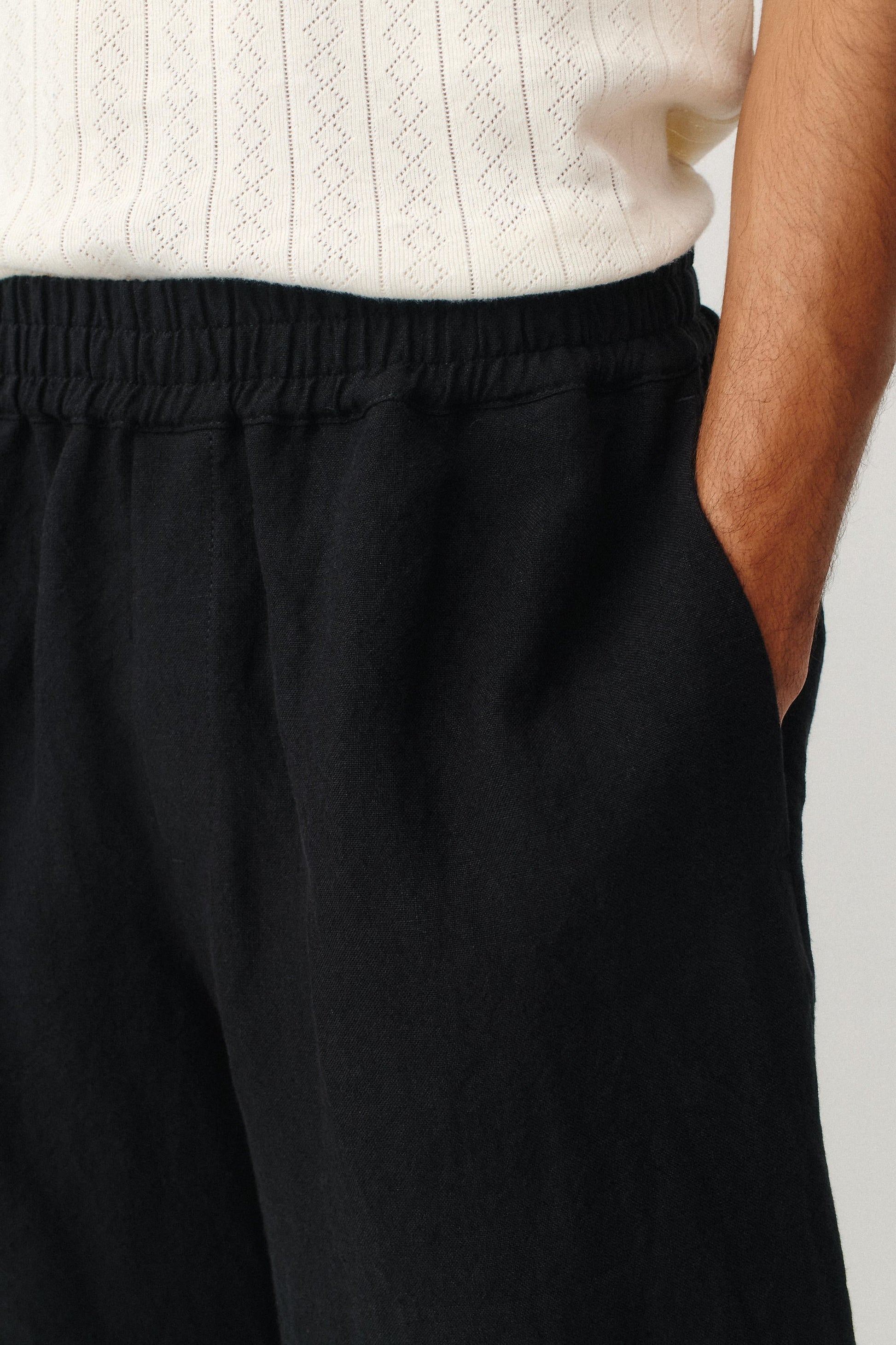 Saleh Shorts Mystic Black Linen