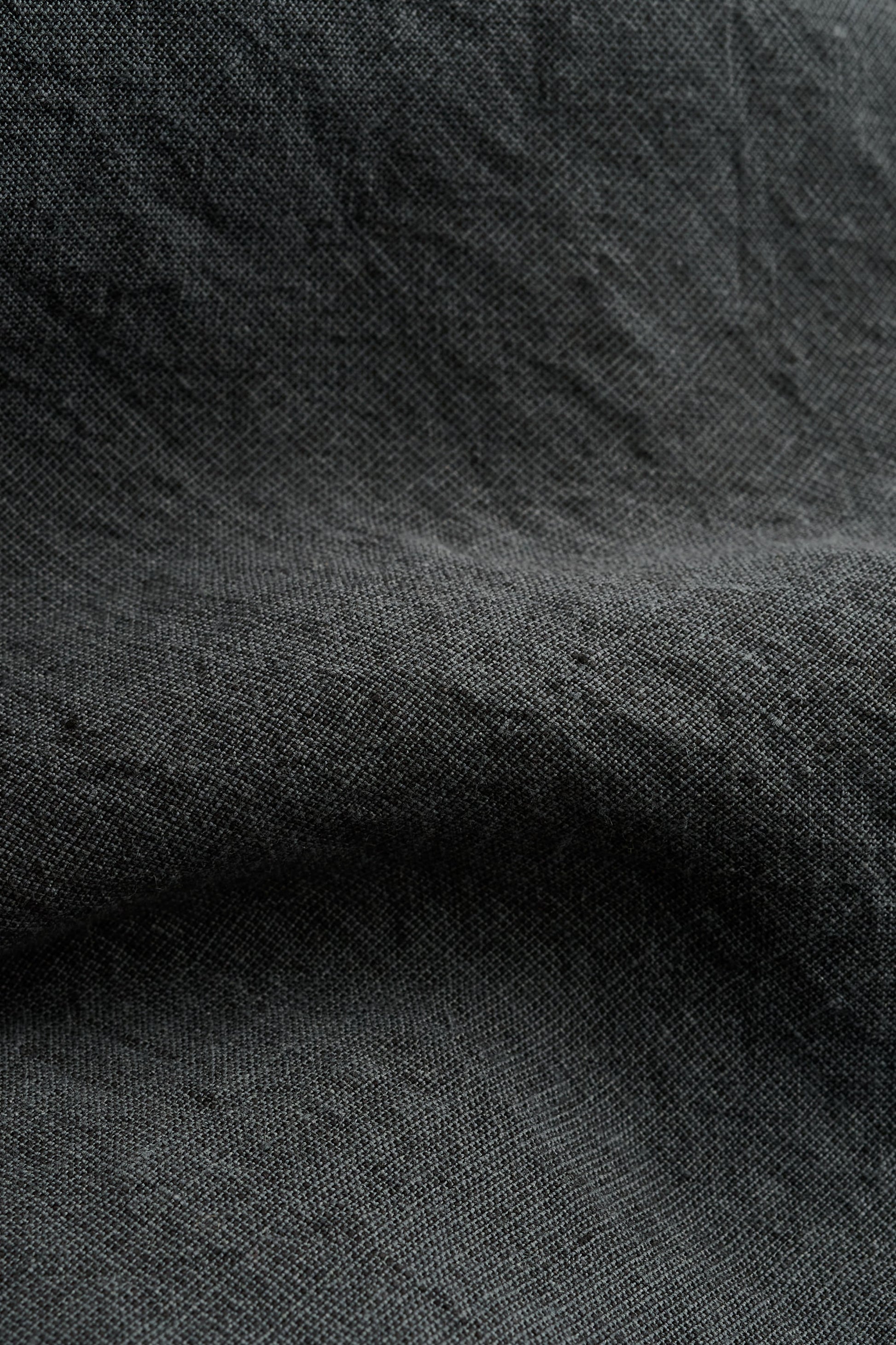 Men's long-sleeved overshirt, dark grey vintage-texture linen, oversized fit.