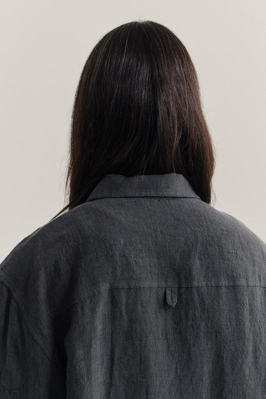 Men's long-sleeved overshirt, dark grey vintage-texture linen, with dropped shoulder and back patch detail.
