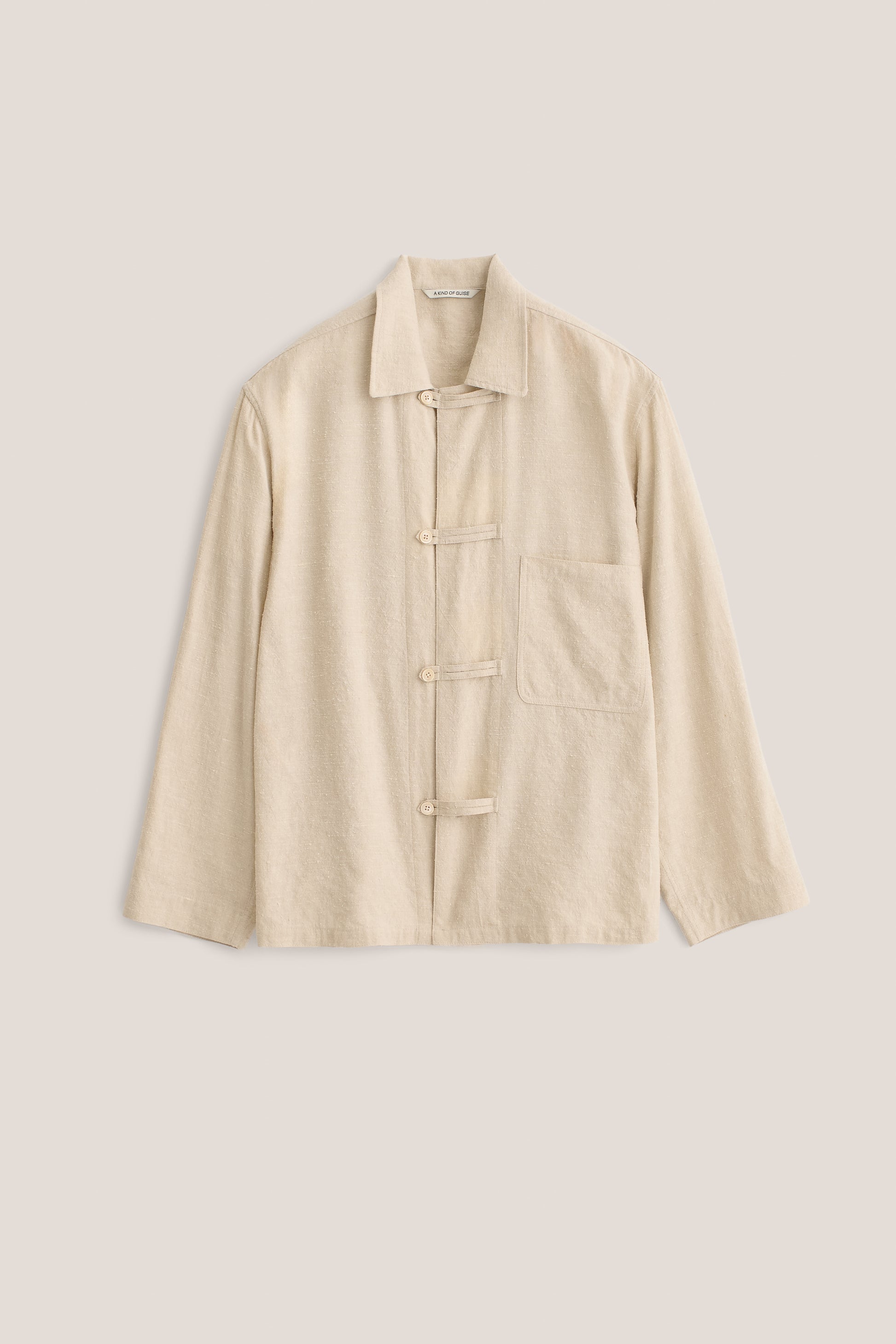 Men's outerwear, long-sleeved overshirt, linen-silk blend, naturally textured, undyed beige, with frog button fastening and patch pocket.