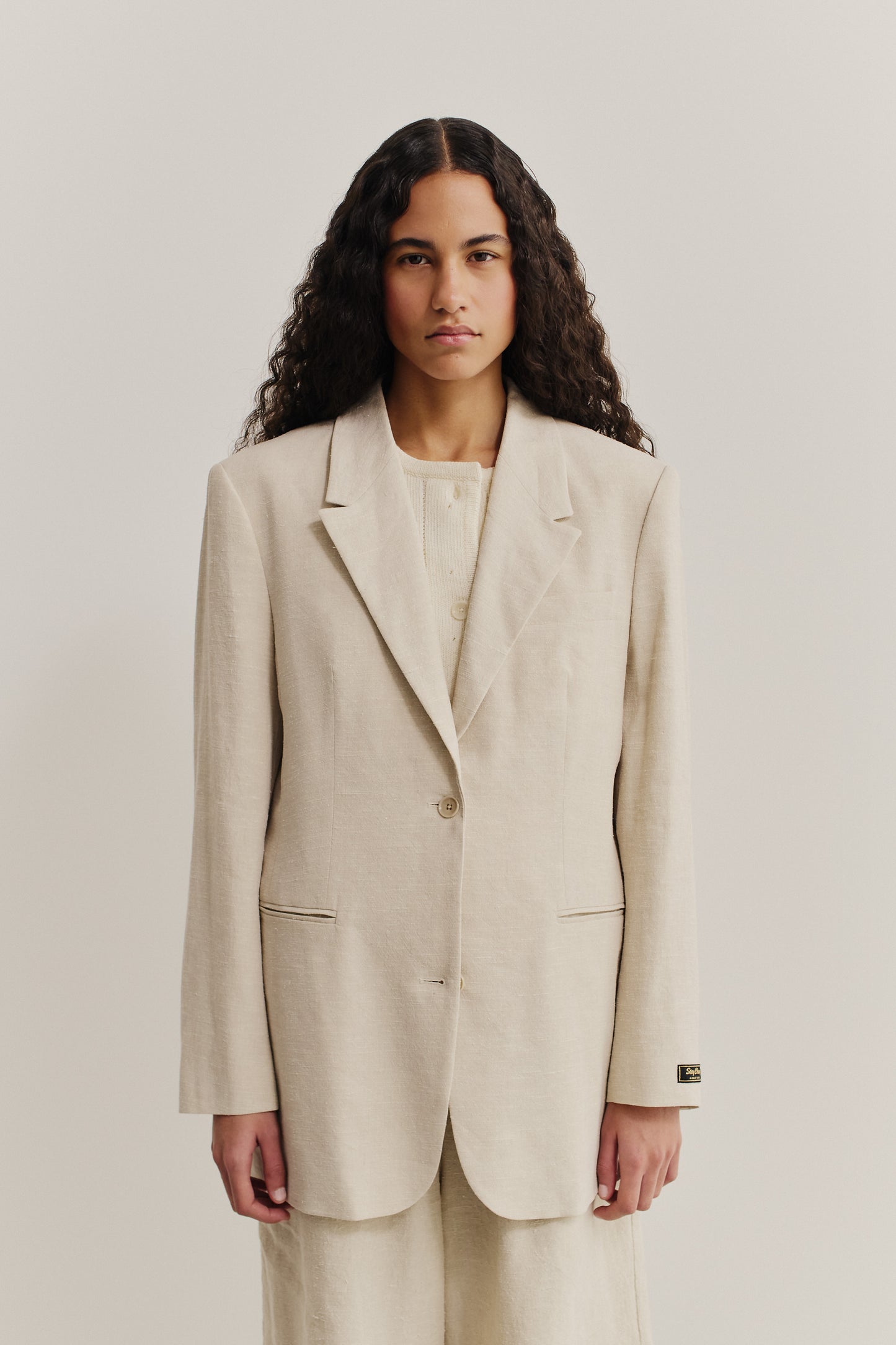 Women's tailoring blazer, linen-silk blend, mambrui sand, oversized fit, wide lapel, welt pockets.