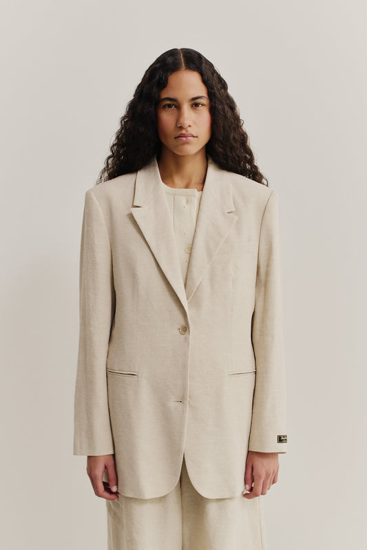 Women's tailoring blazer, linen-silk blend, mambrui sand, oversized fit, wide lapel, welt pockets.