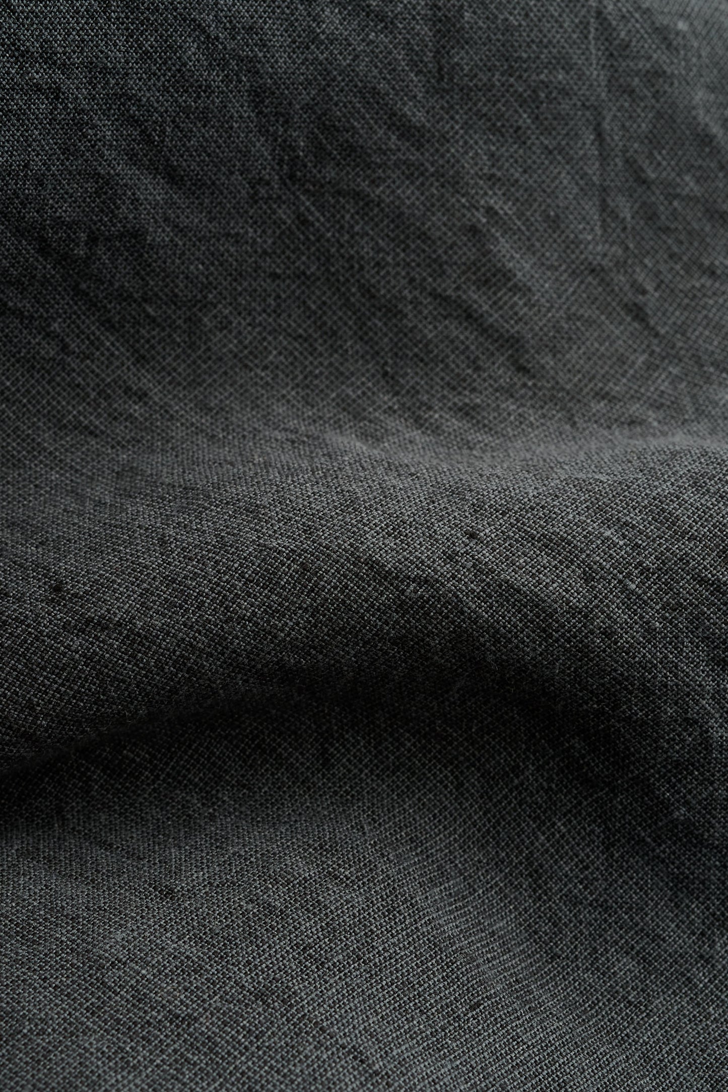 Men's long-sleeved shirt, coal linen, vintage-like texture, oversized fit.