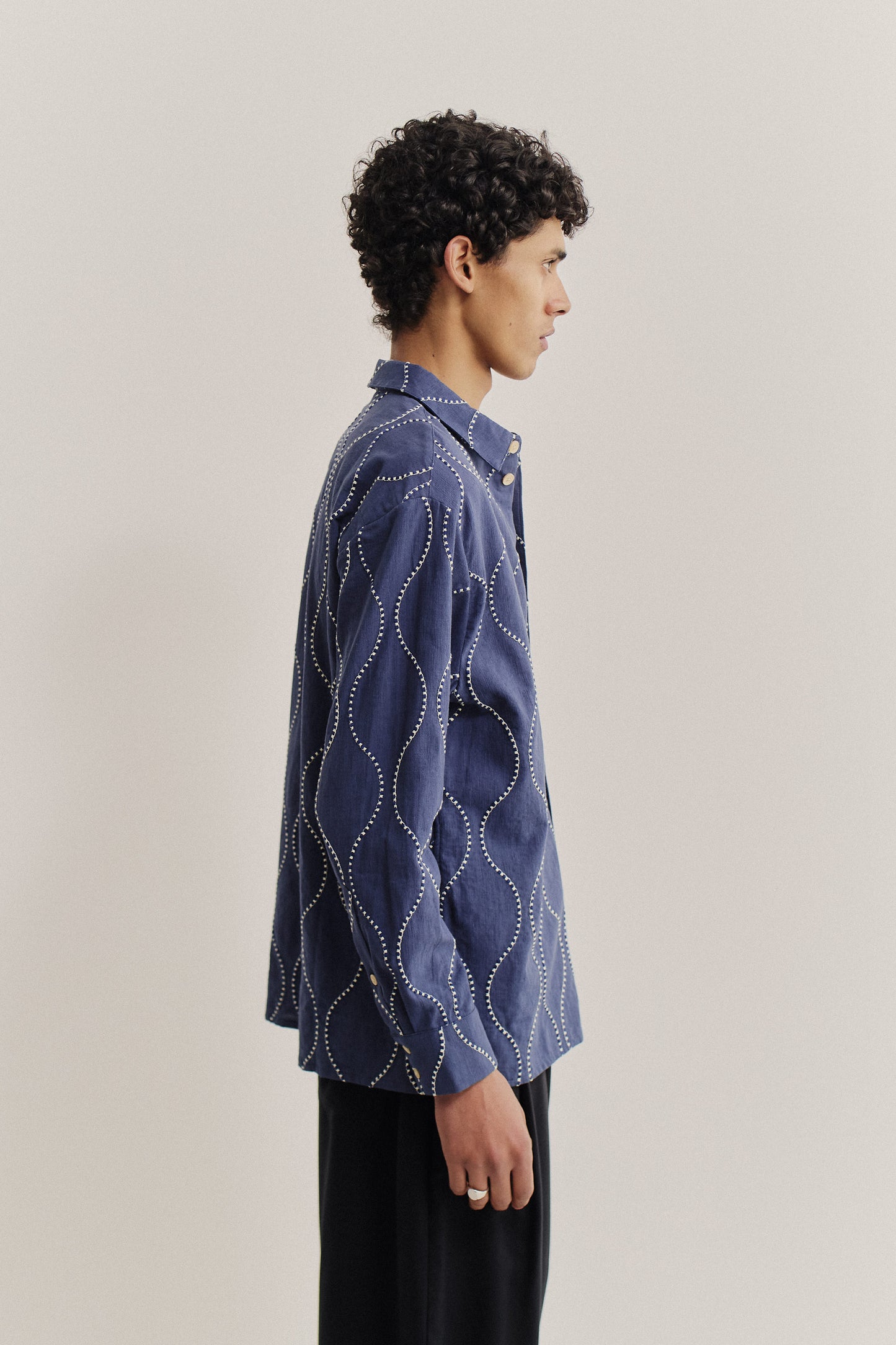 Men's long-sleeved shirt, 100% cotton, blue with embroidered wavy navy lines and white contrast stitching.