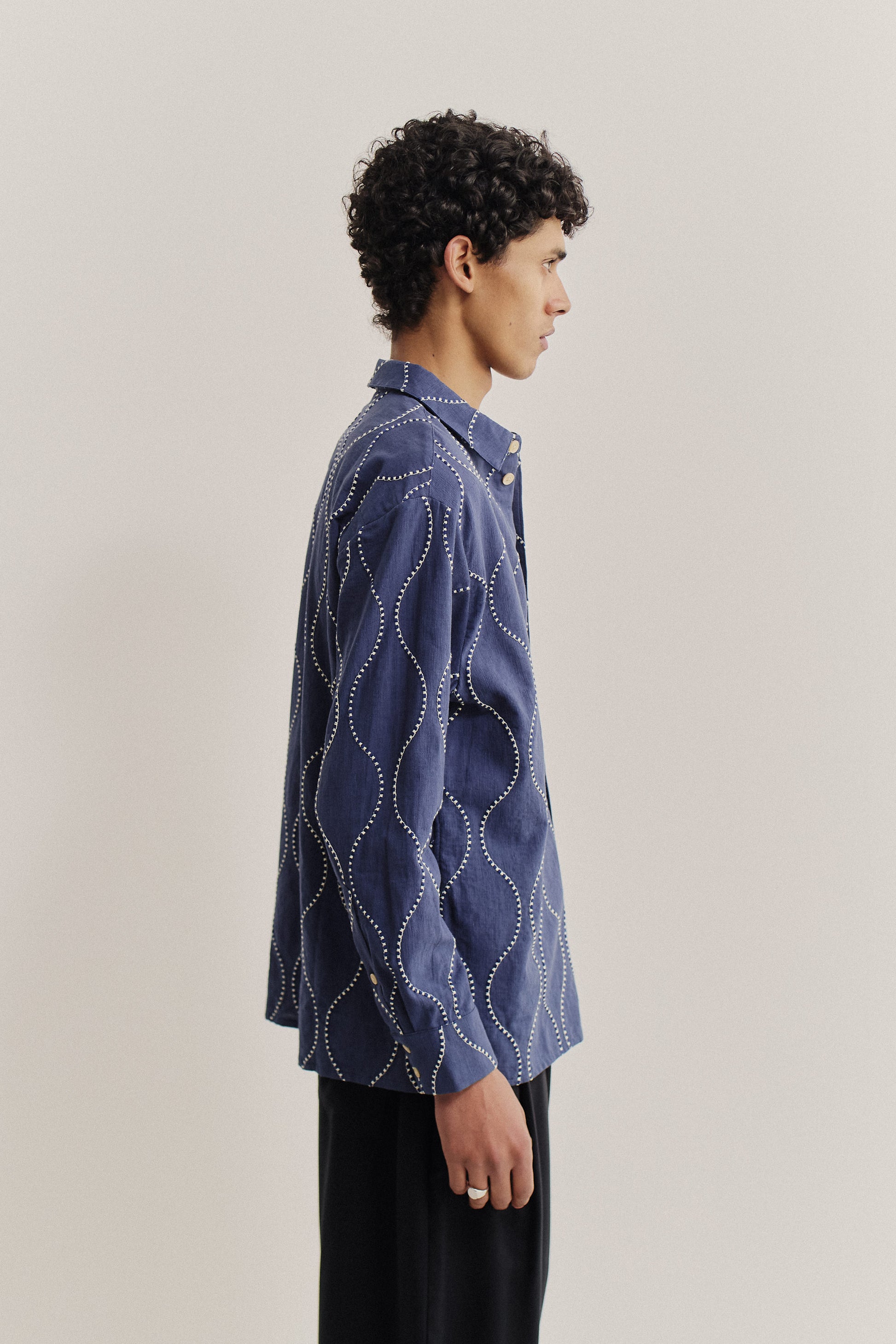 Men's long-sleeved shirt, 100% cotton, blue with embroidered wavy navy lines and white contrast stitching.