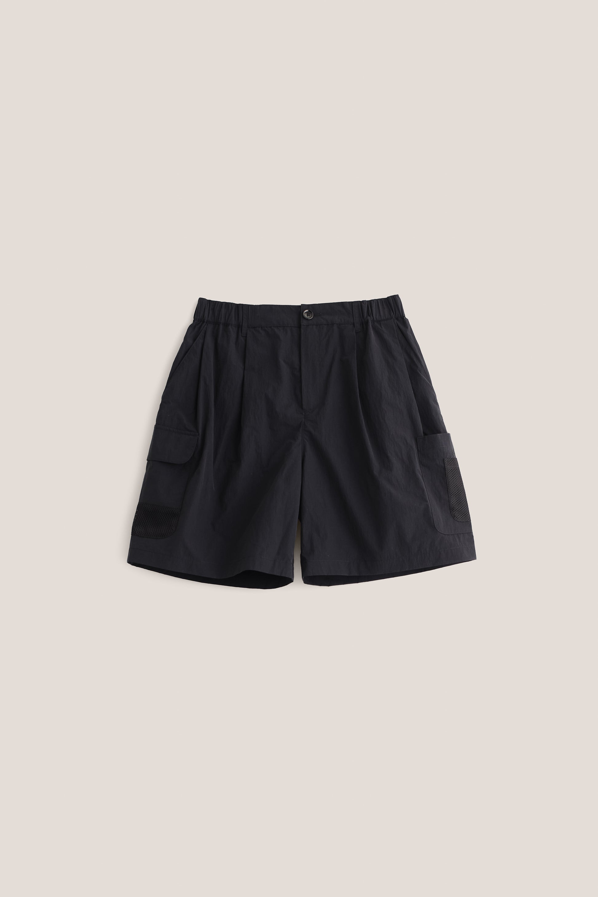 Men's shorts, recycled nylon cotton blend, water-repellent, black, with patch pockets and mesh details.