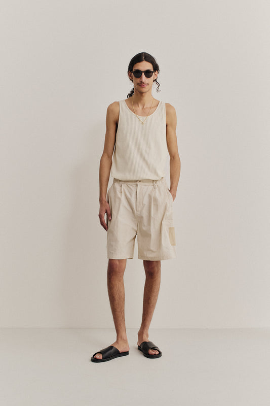 Men's shorts, cotton blend ripstop, waxed finish, light beige, with patch pockets and front pleats.