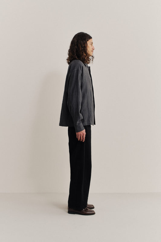 Men's long-sleeved shirt, 100% linen, vintage-like texture, charcoal grey.