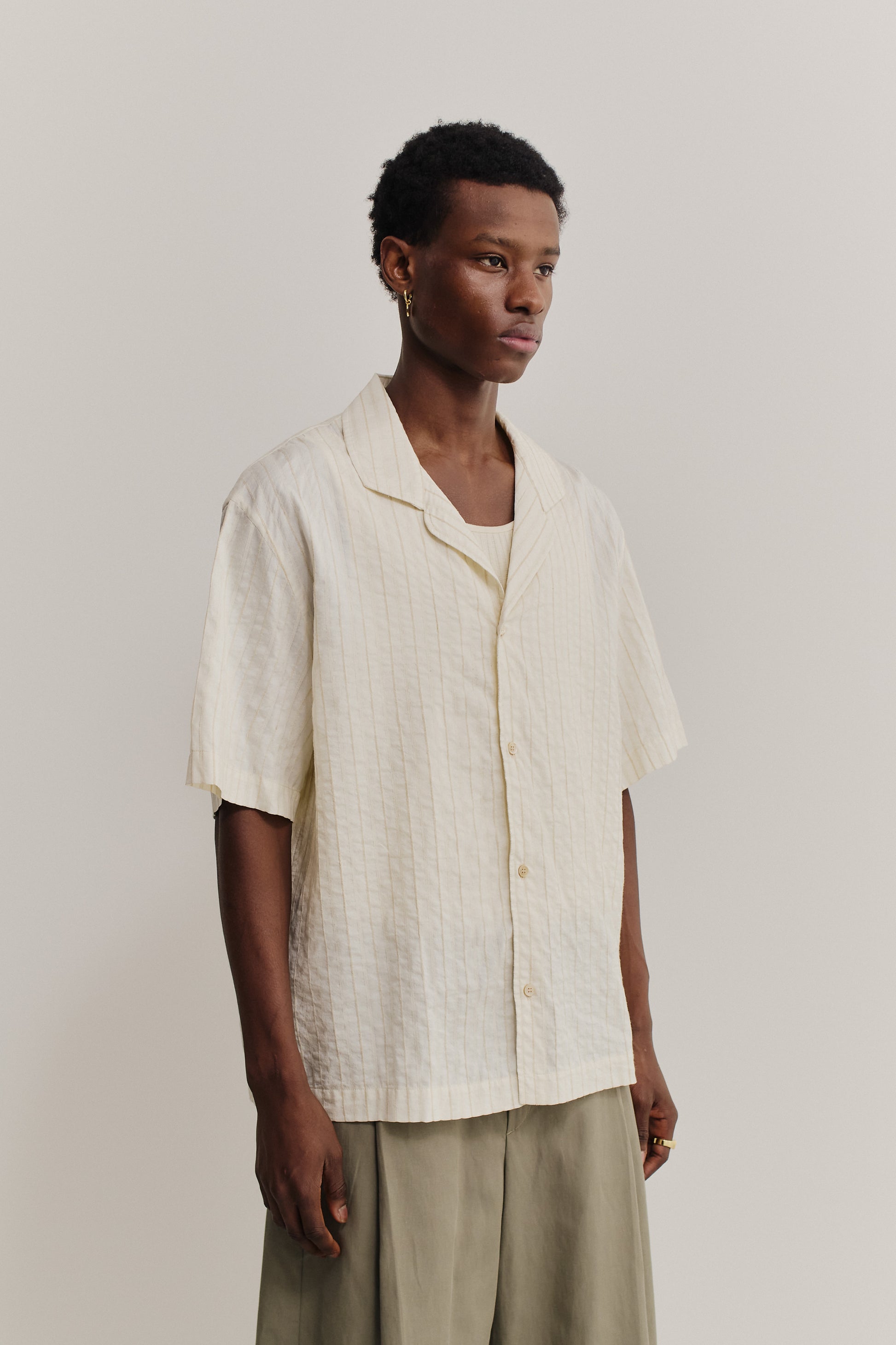 Men's short-sleeved shirt, cotton-silk-linen blend, washed, cream with subtle stripes, notched collar.