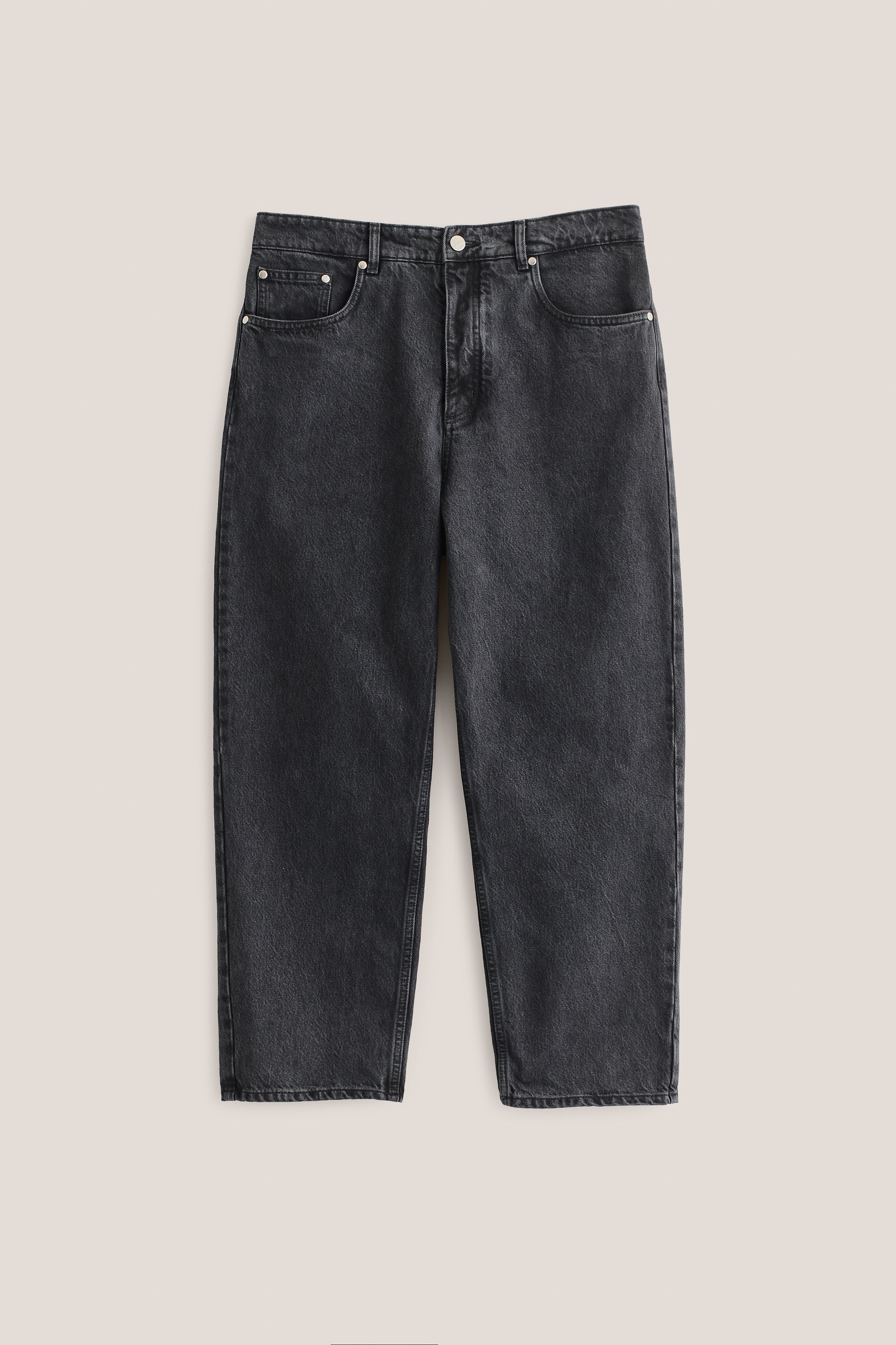 Men's long-pants, organic cotton, stone washed, dark grey Terek Jeans with loose fit and tapered leg.