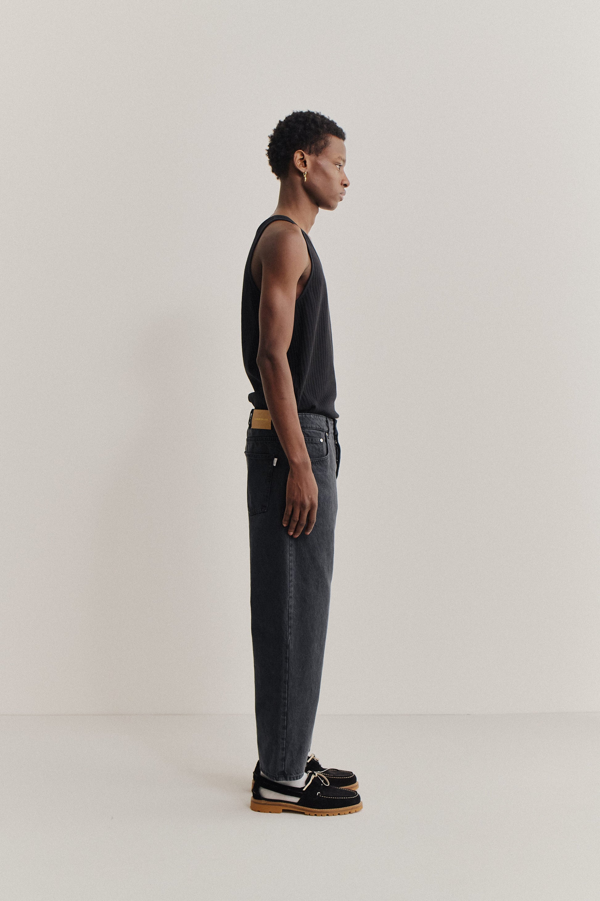 Men's long-pants, organic cotton, stone washed, dark grey Terek Jeans with a loose fit and tapered leg.