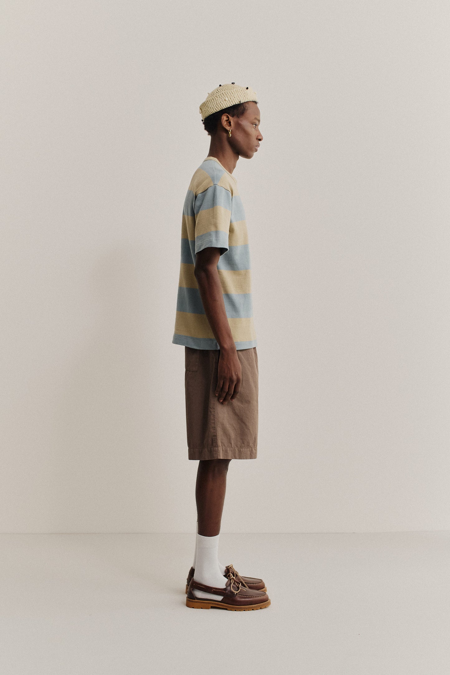 Men's short-sleeved jersey t-shirt, organic cotton, yarn-dyed turquoise and sandy beige stripes.