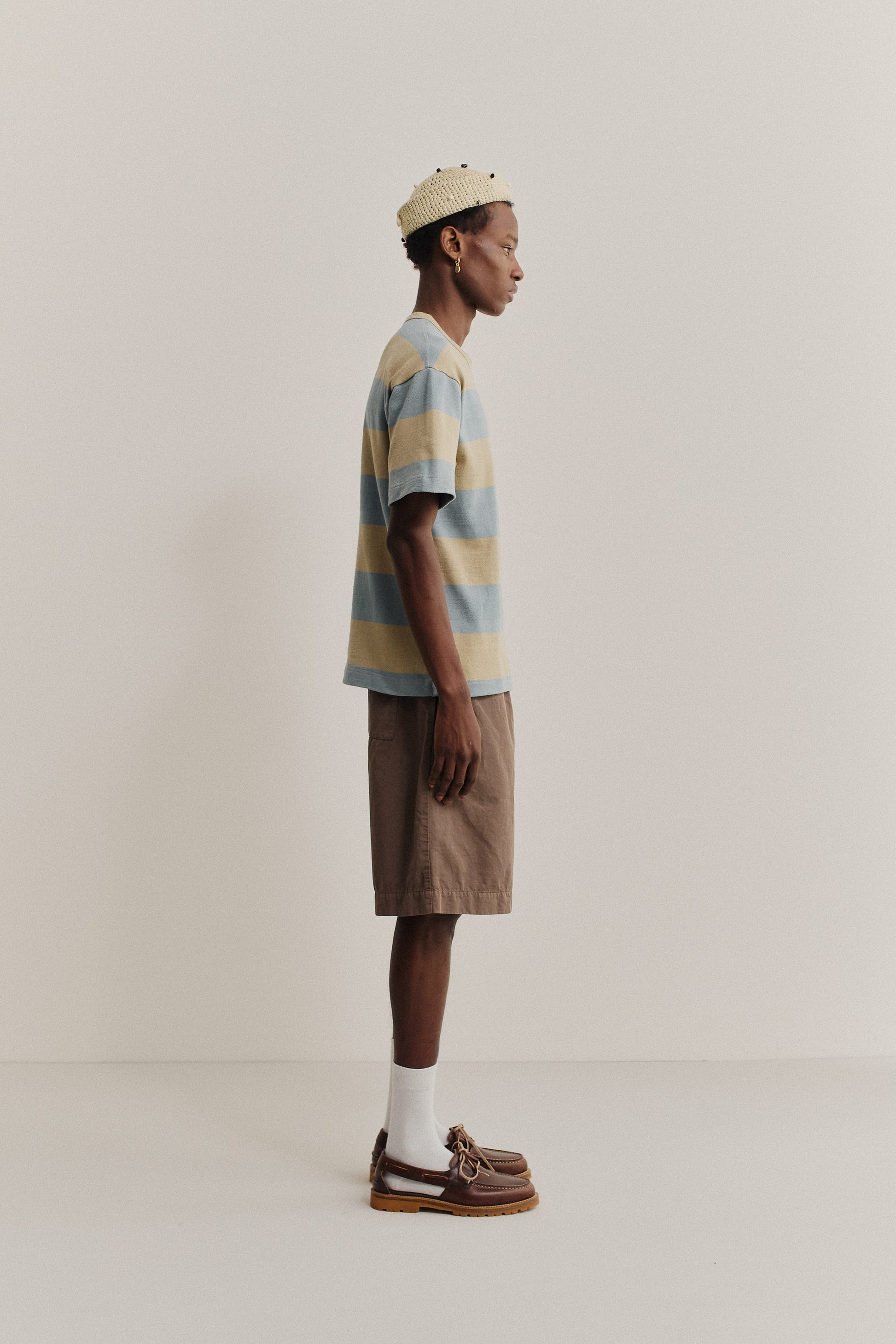 Men's short-sleeved jersey t-shirt, organic cotton, yarn-dyed turquoise and sandy beige stripes.