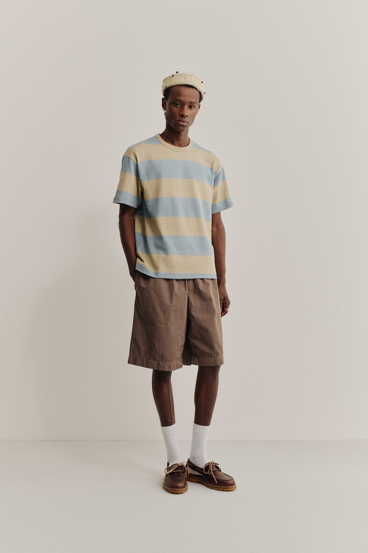 Men's jersey short-sleeved t-shirt, 100% organic cotton, yarn-dyed turquoise and sandy beige stripes.