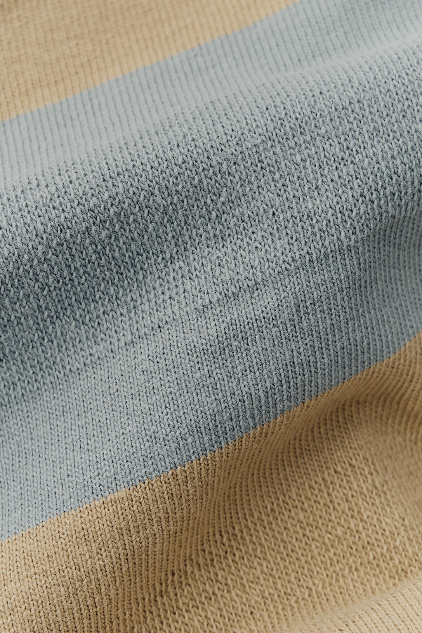 Men's short-sleeved jersey t-shirt, 100% organic cotton, yarn-dyed stripes in turquoise and sandy beige.