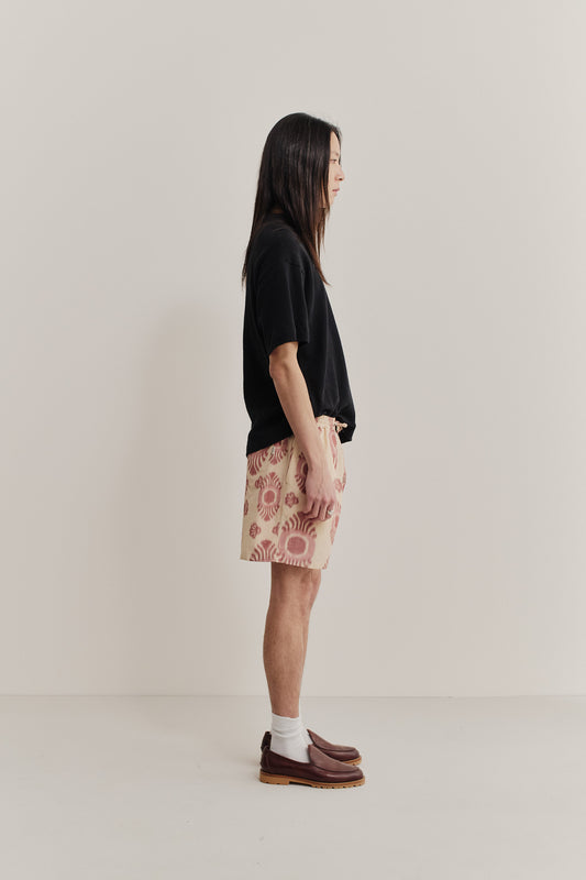 Men's shorts, cotton and recycled polyester blend, ikat-printed, beige with red pattern.