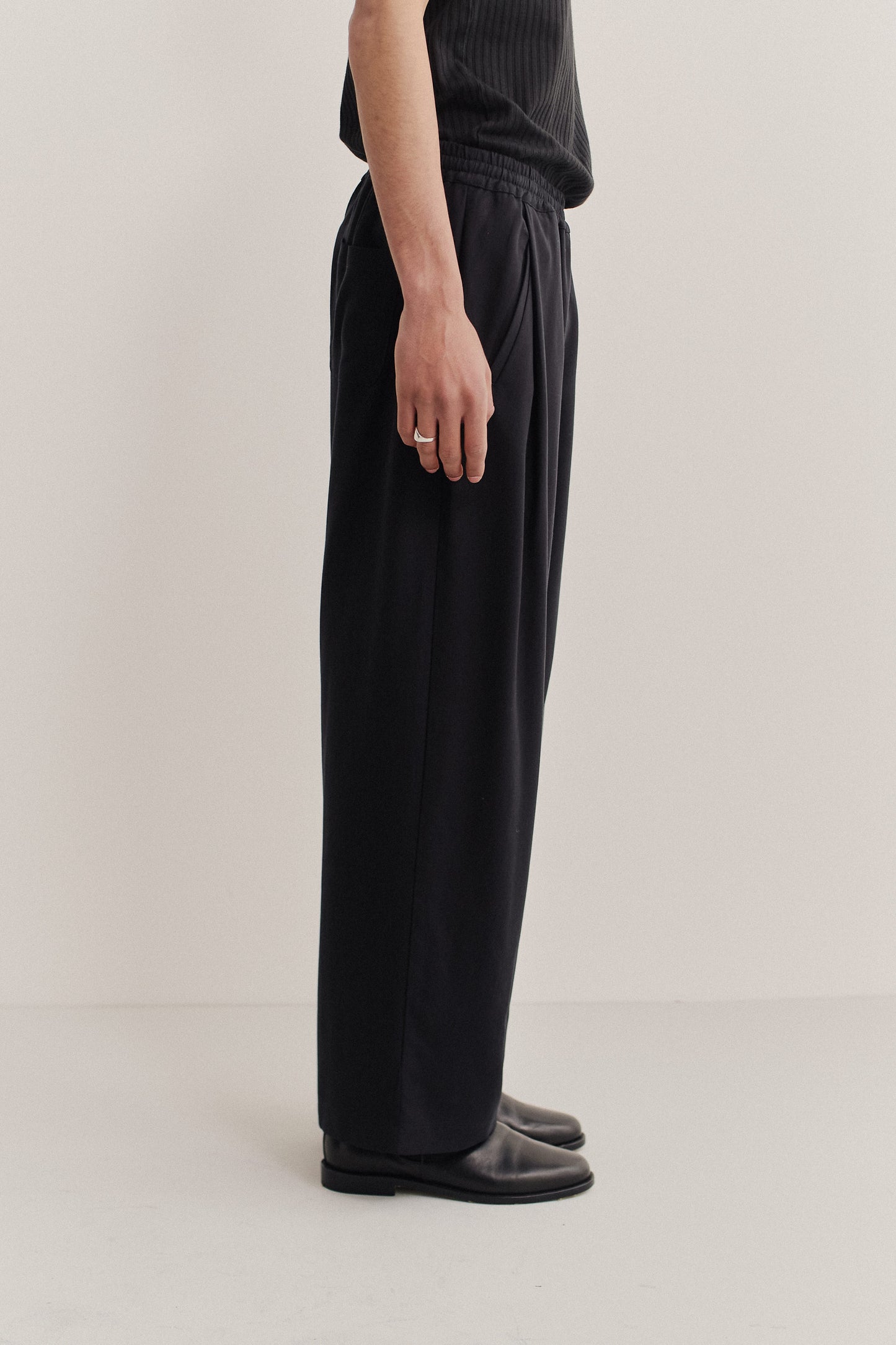 Men's pants, long-pants, lyocell heavy twill, black, elastic waist, wide leg, front pleat.